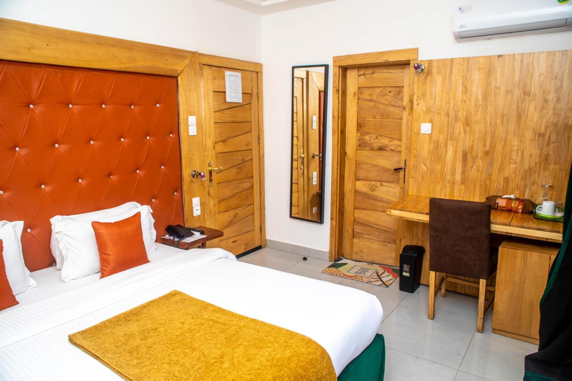 Hotel Les Orchidees Cotonou Exterior photo